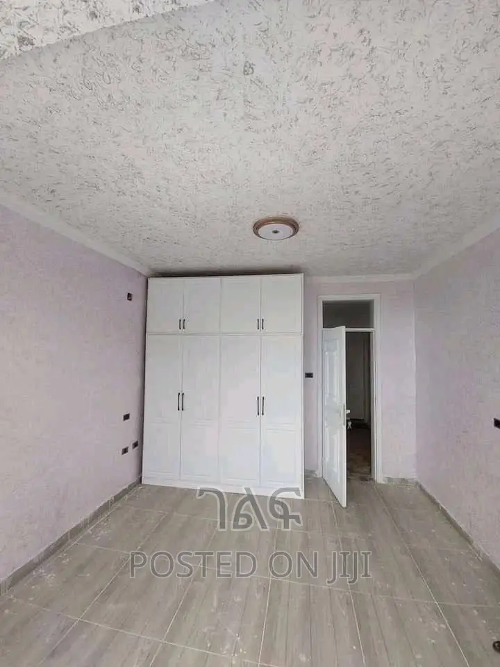 20bdrm Apartment in የግል, Bole for sale