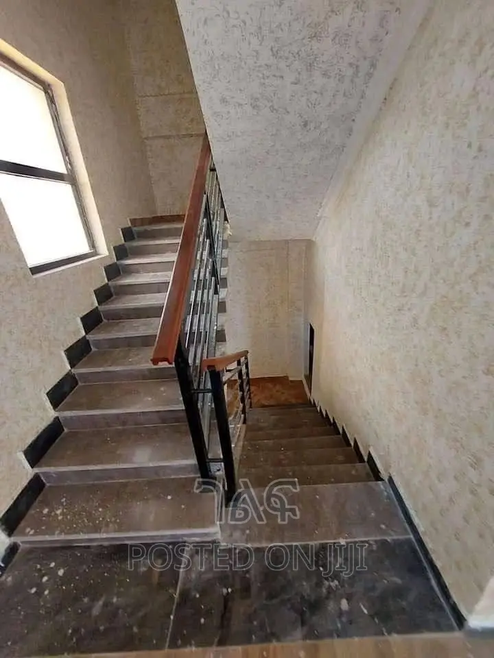 20bdrm Apartment in የግል, Bole for sale