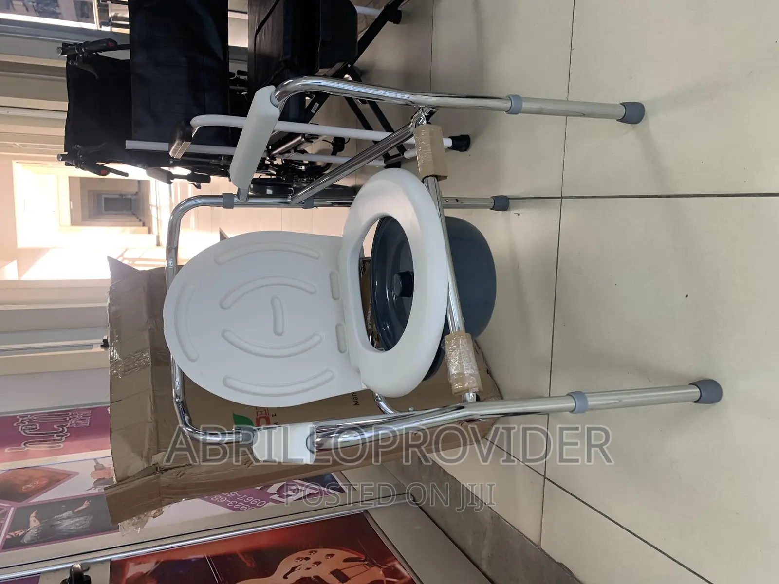 Bedside Toilet Chair Potty Chair for Elderly and Disabled