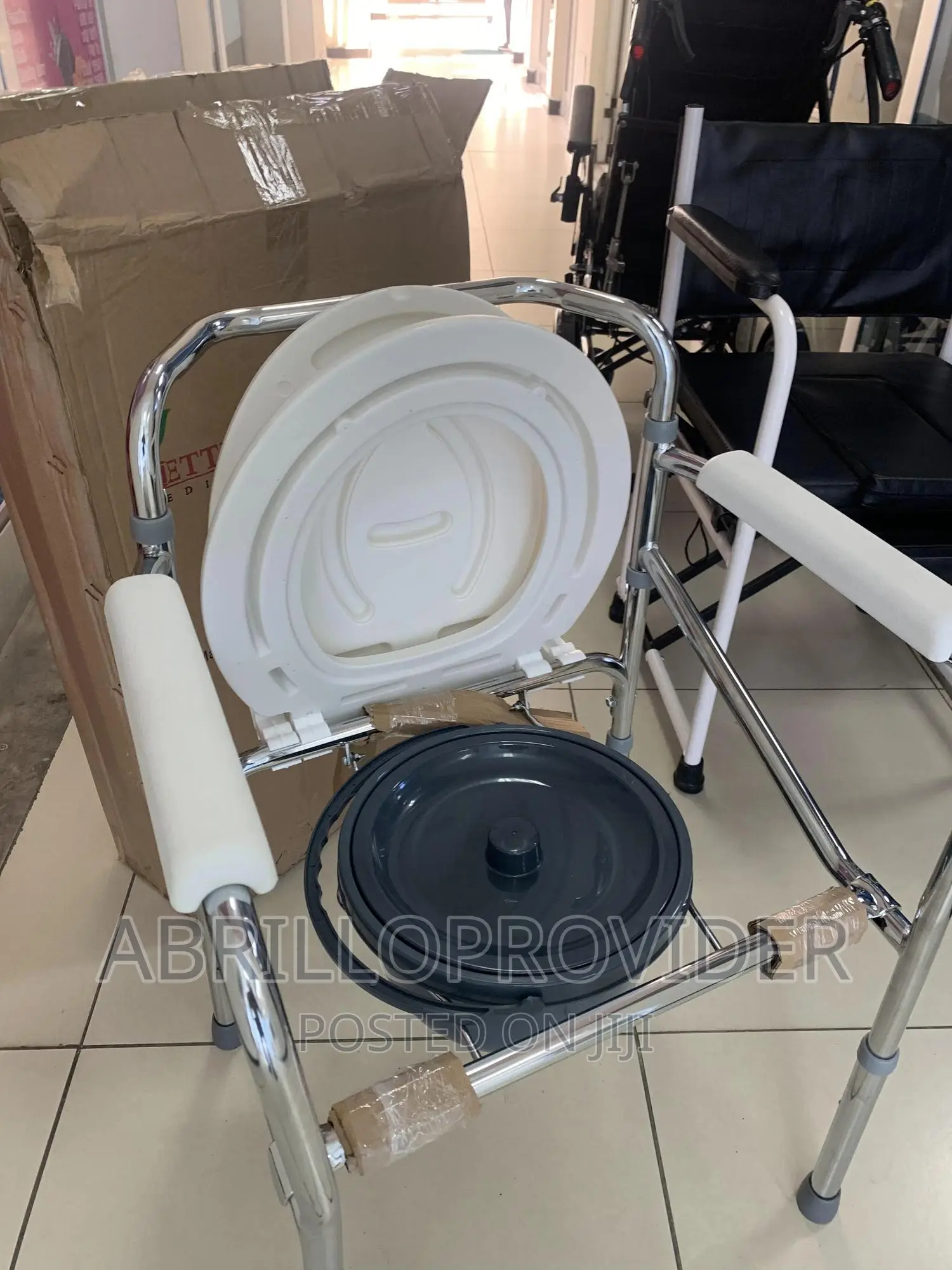 Bedside Toilet Chair Potty Chair for Elderly and Disabled