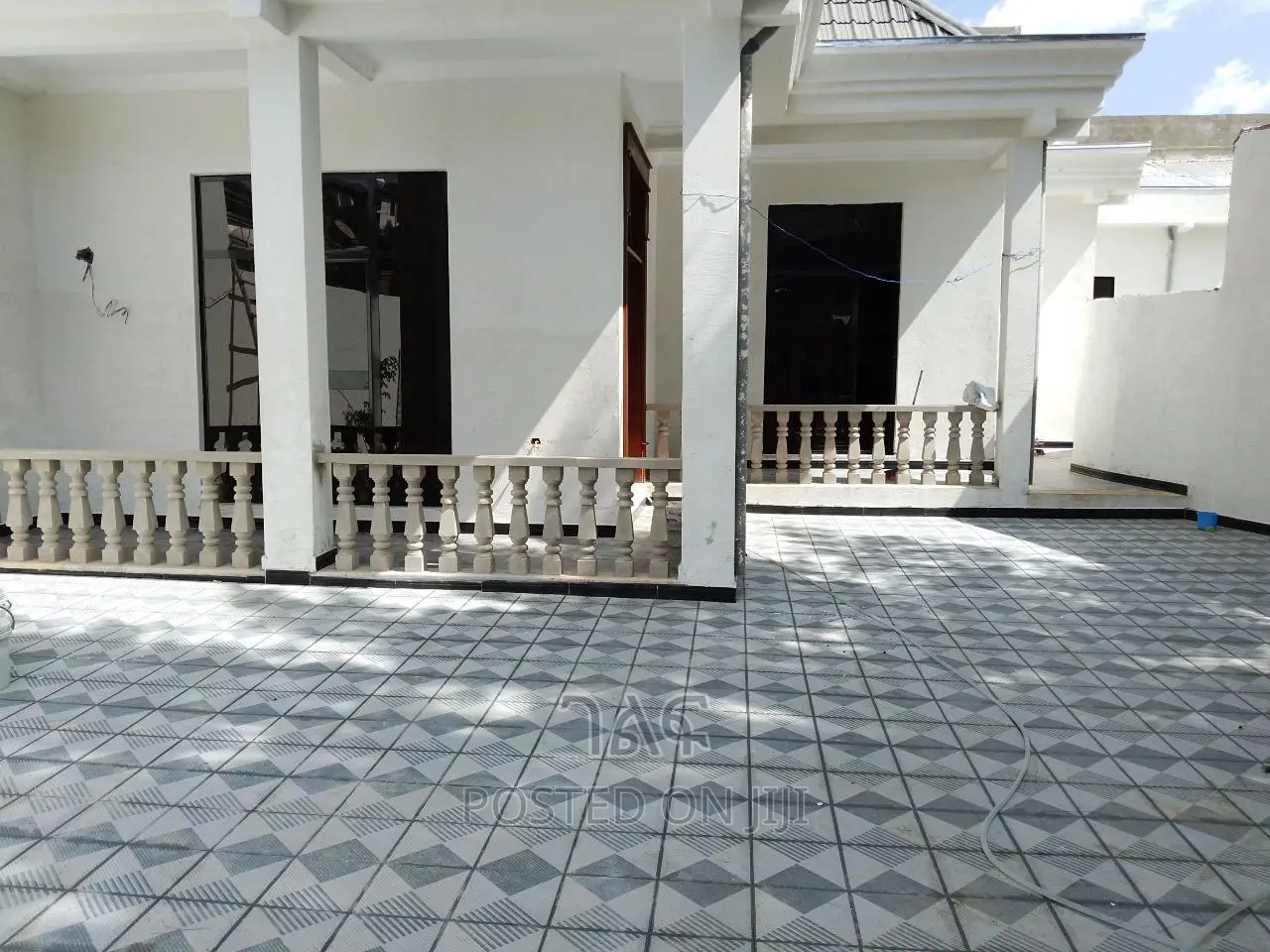 3bdrm Villa in የግል, Bole for sale