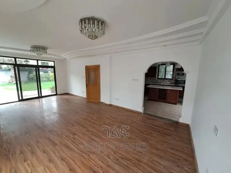 5bdrm House in የግል, Bole for sale