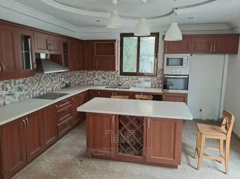 5bdrm House in የግል, Bole for sale