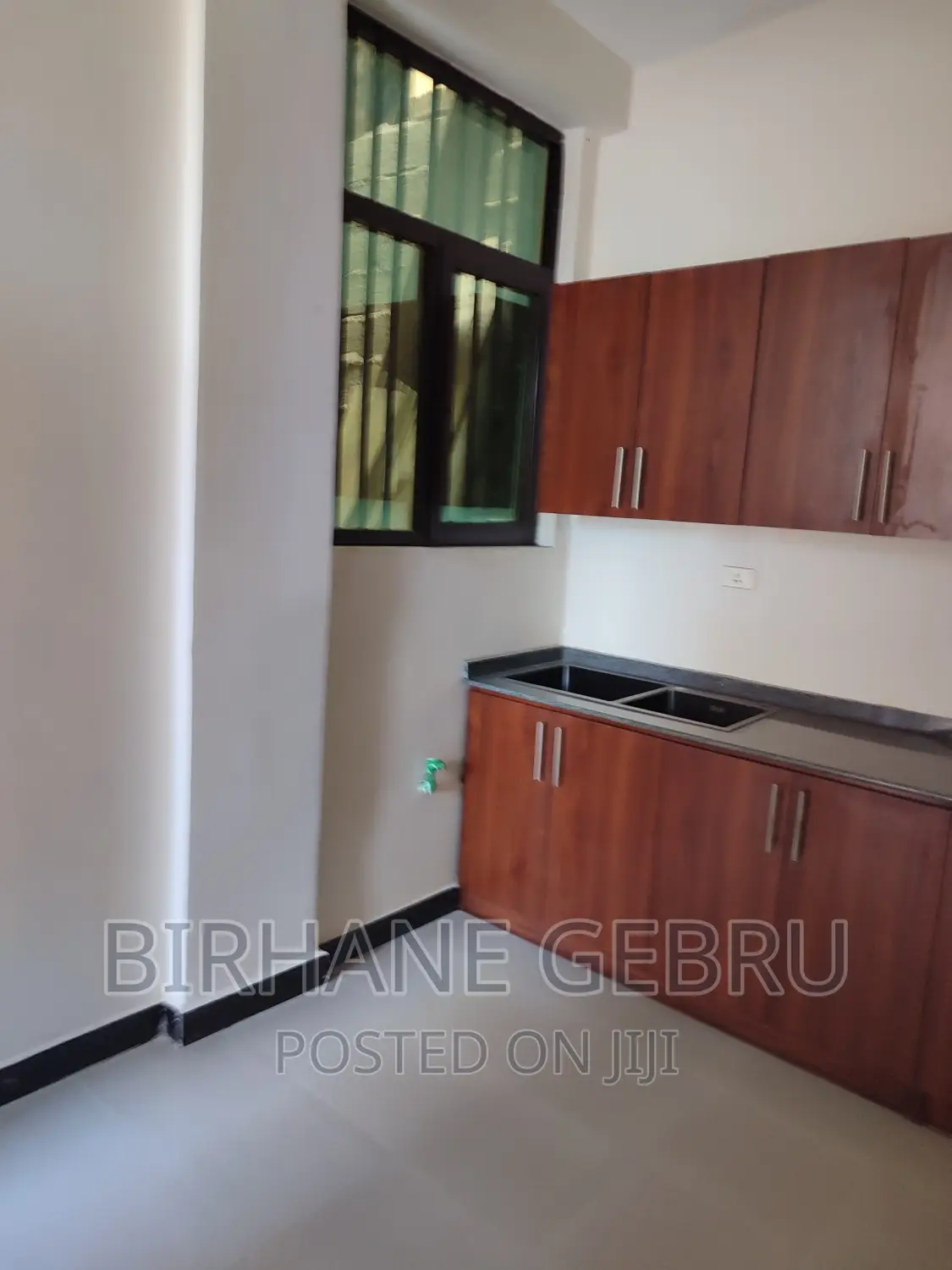 5bdrm House in House, Bole for rent
