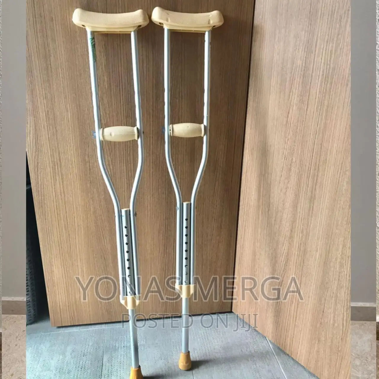 Crutche Push Pin Adjustment Button for Fuss-Free Adjustable