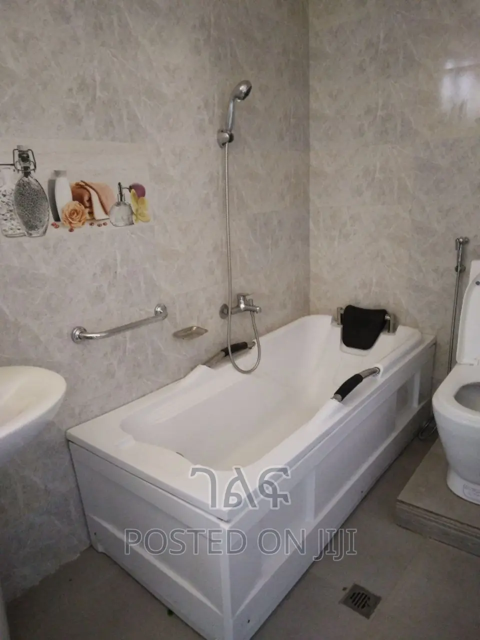 3bdrm Apartment in የግል, Bole for sale