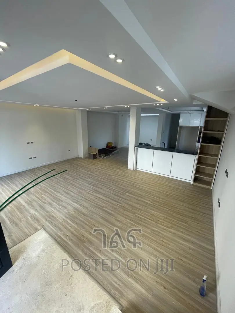 5bdrm House in የግል, Bole for sale