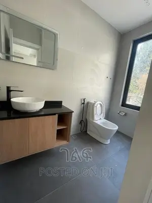 5bdrm House in የግል, Bole for sale