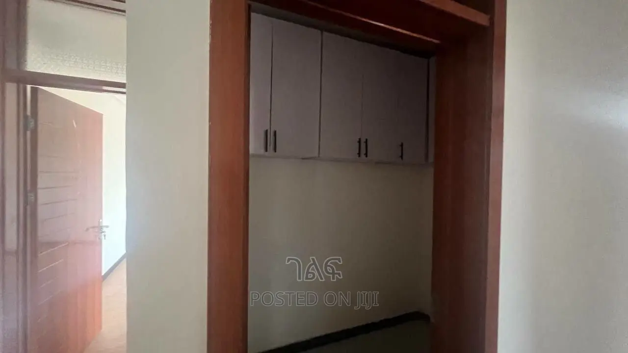 3bdrm Apartment in የግል, Bole for sale
