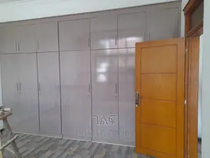 5bdrm House in የግል, Bole for sale