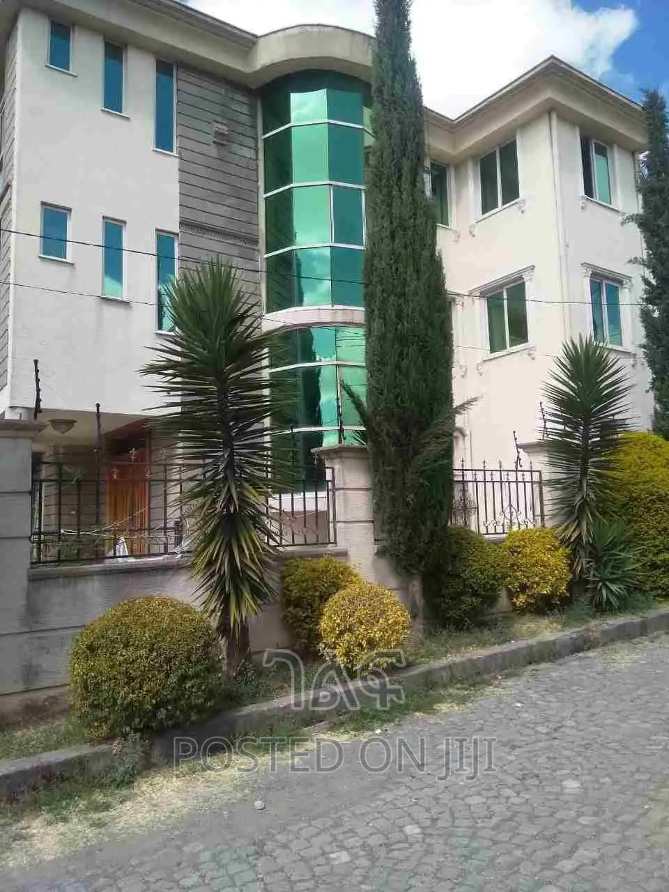 5bdrm House in የግል, Bole for sale