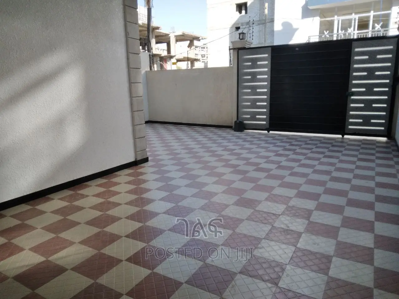 6bdrm House in የግል, Bole for sale