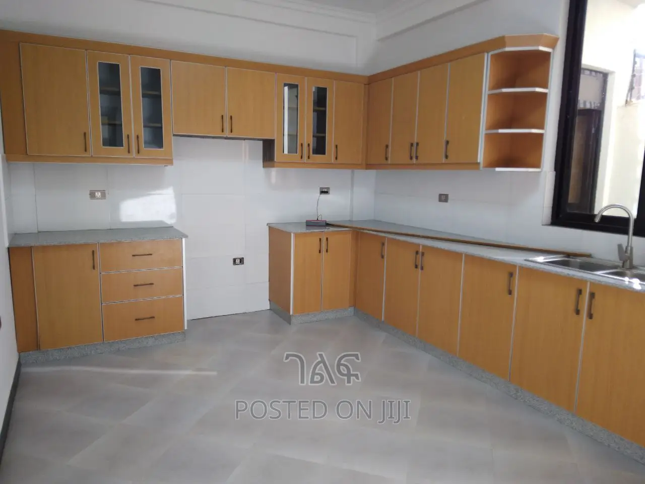 6bdrm House in የግል, Bole for sale