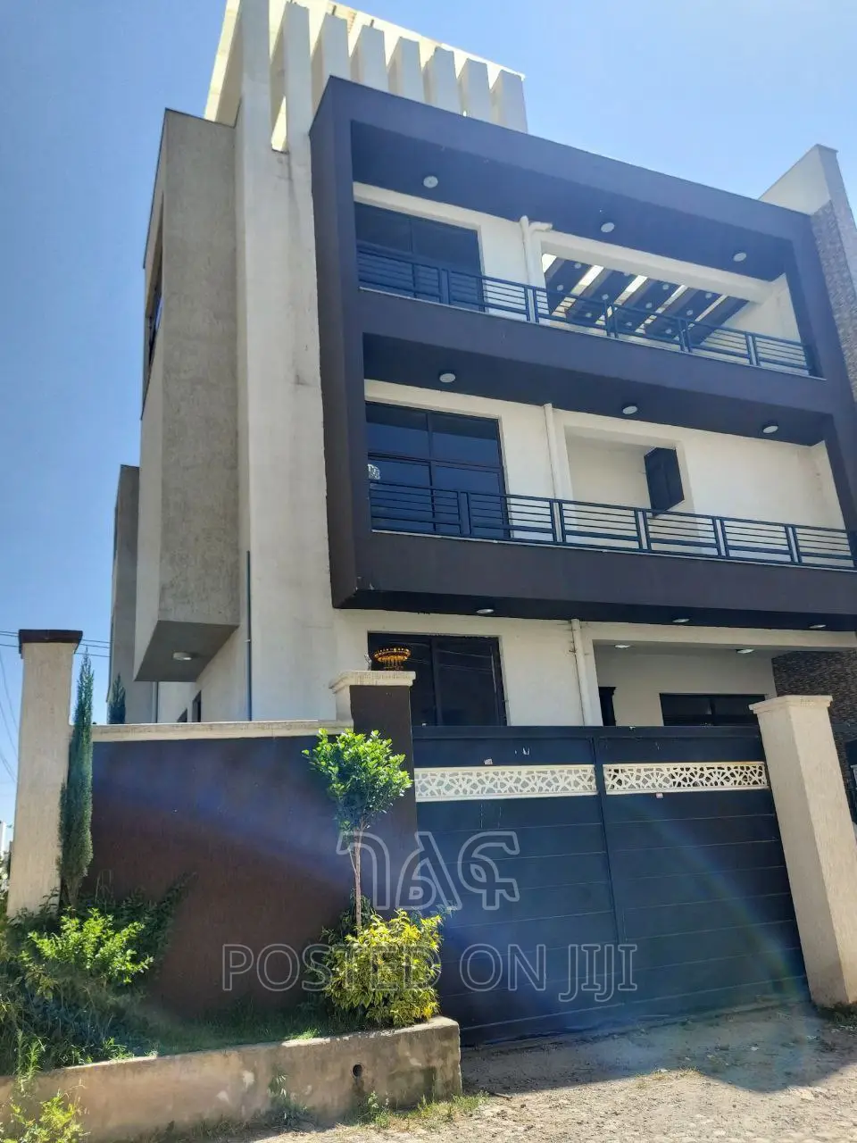 5bdrm House in የግል, Bole for sale