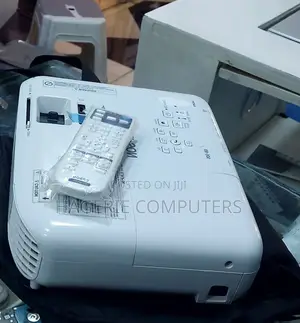 Brand New EPSON Projector So5