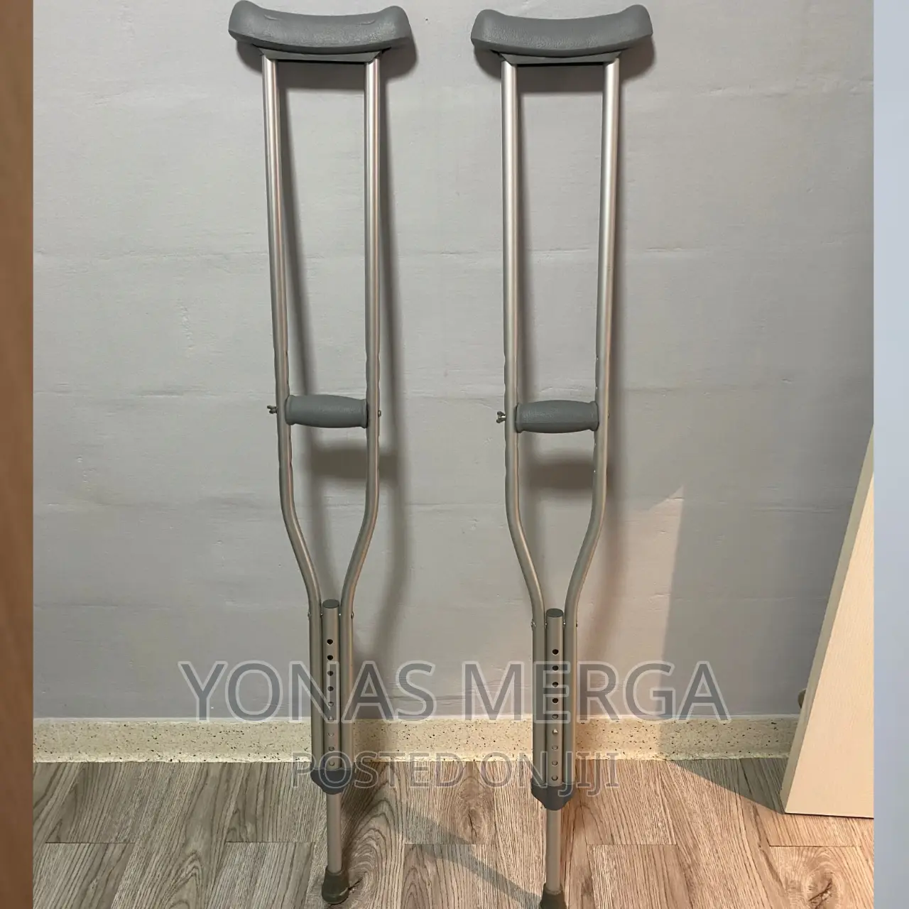 Hand Axillary Crutch/Crutches /Aluminum Made /Underarm Pads
