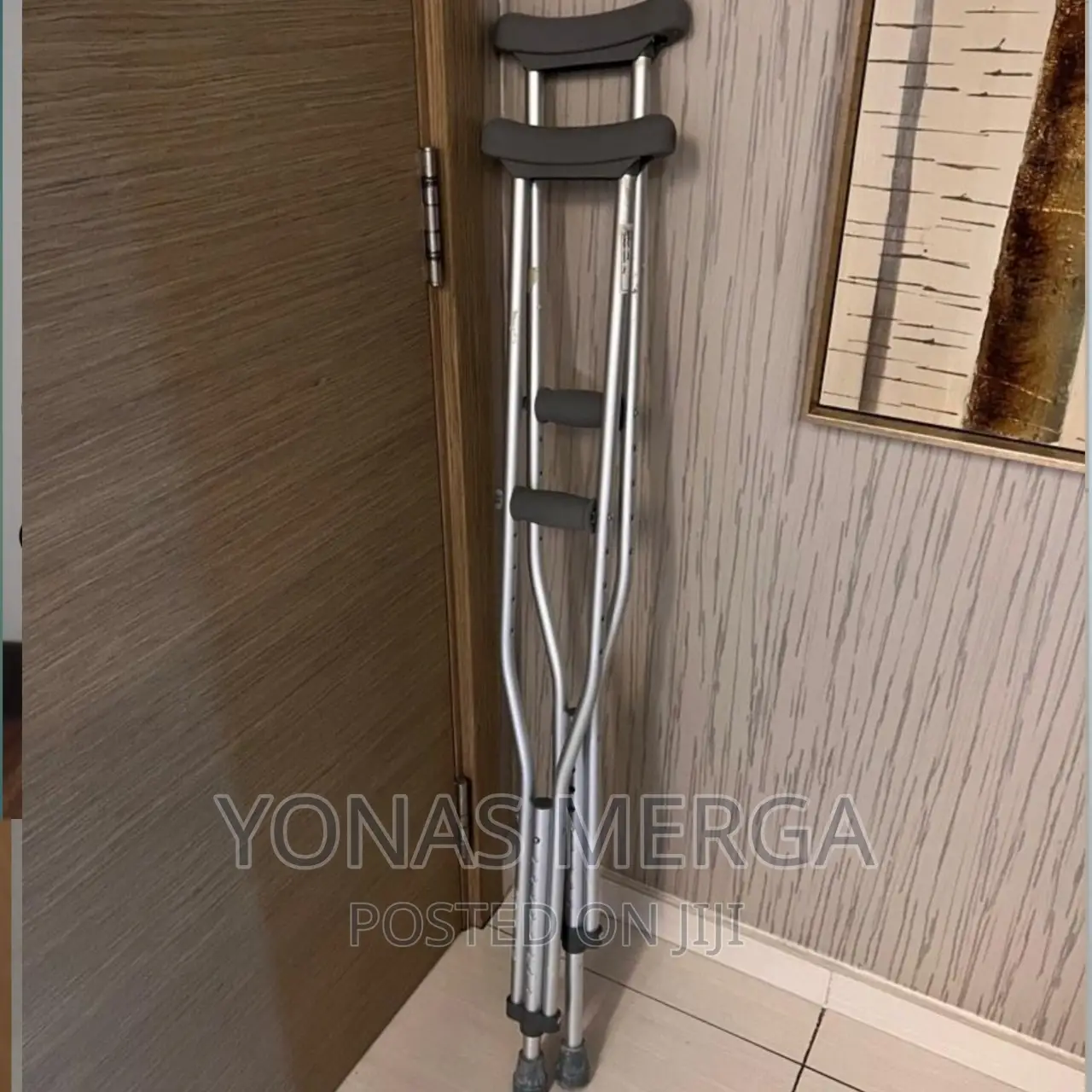 Crutches Strong, Durable Have Good Weight Bearing Capacity