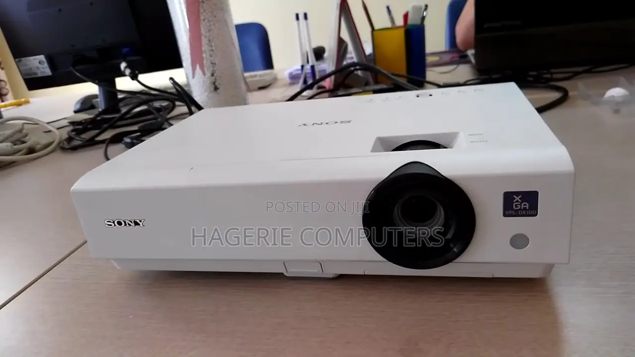 Brand New SONY Projector Dx-100