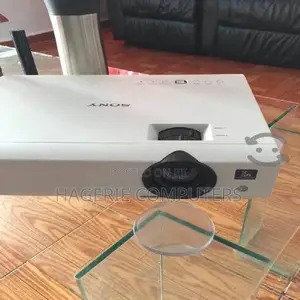 Brand New SONY Projector Dx-100