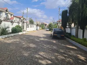 አያት ኮምፓውንድ ውስጥ በጣም ምርጥ ቦታ ለመኖሪያ እጅግ ተመራጭ አፓርትመንት ቢሉም ይሆናል!