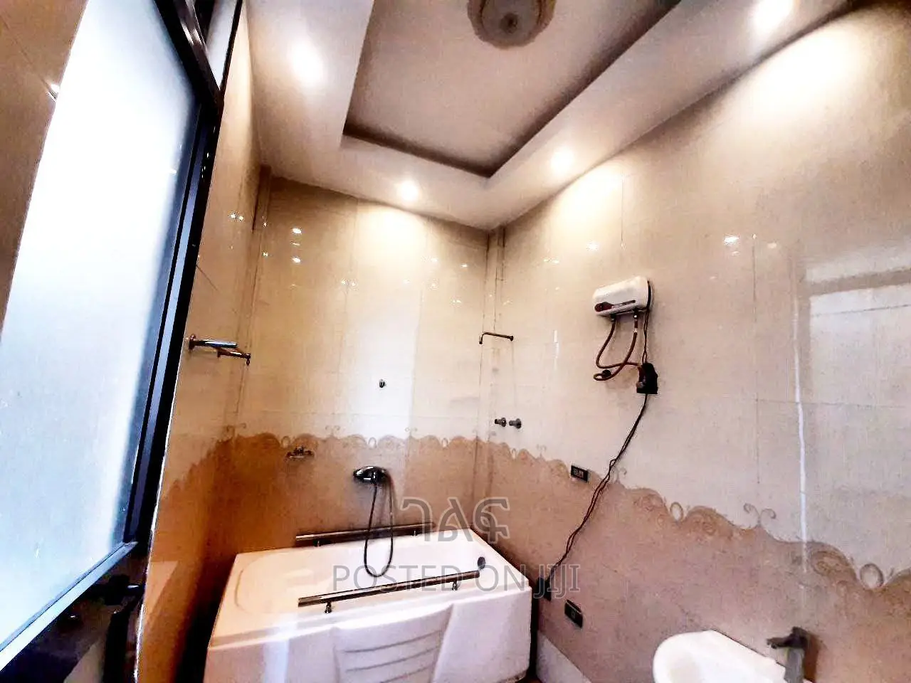 5bdrm House in የግል ቅንጡ መኖሪያ ቤት አያት, Bole for sale