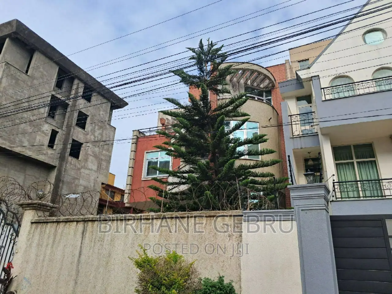 5bdrm House in House, Bole for rent