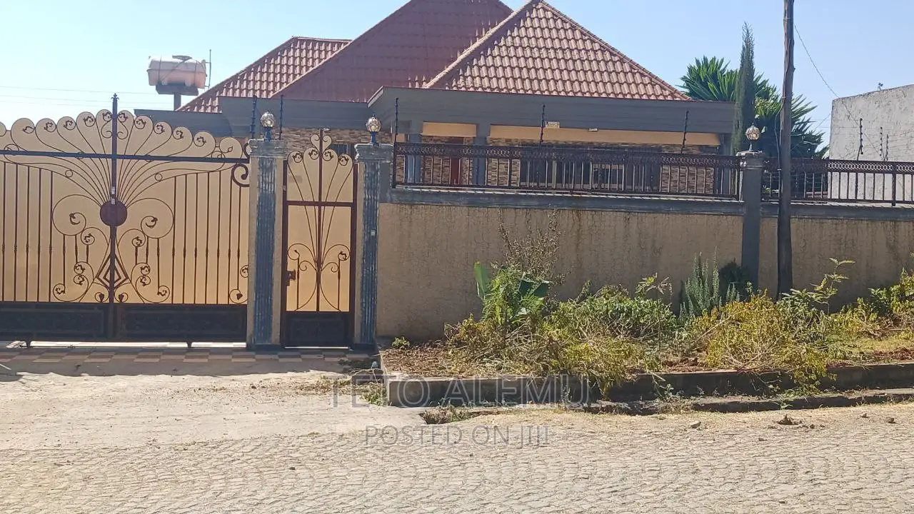 4bdrm Villa in የሚሸጥ ቪላ, Bole for sale