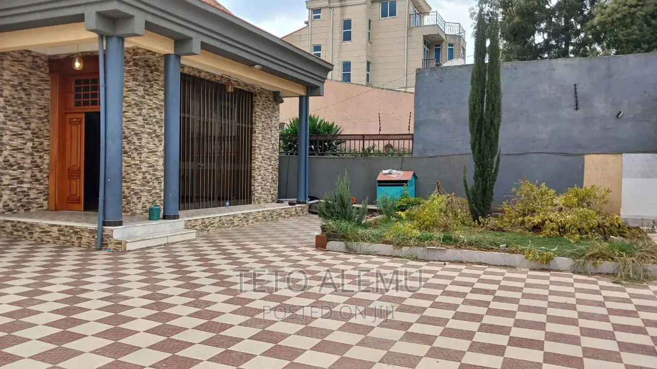 4bdrm Villa in የሚሸጥ ቪላ, Bole for sale