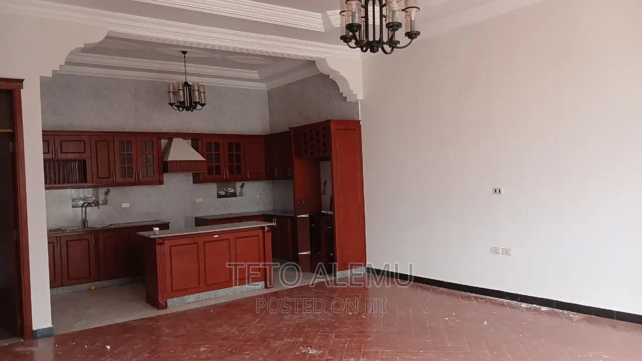 4bdrm Villa in የሚሸጥ ቪላ, Bole for sale