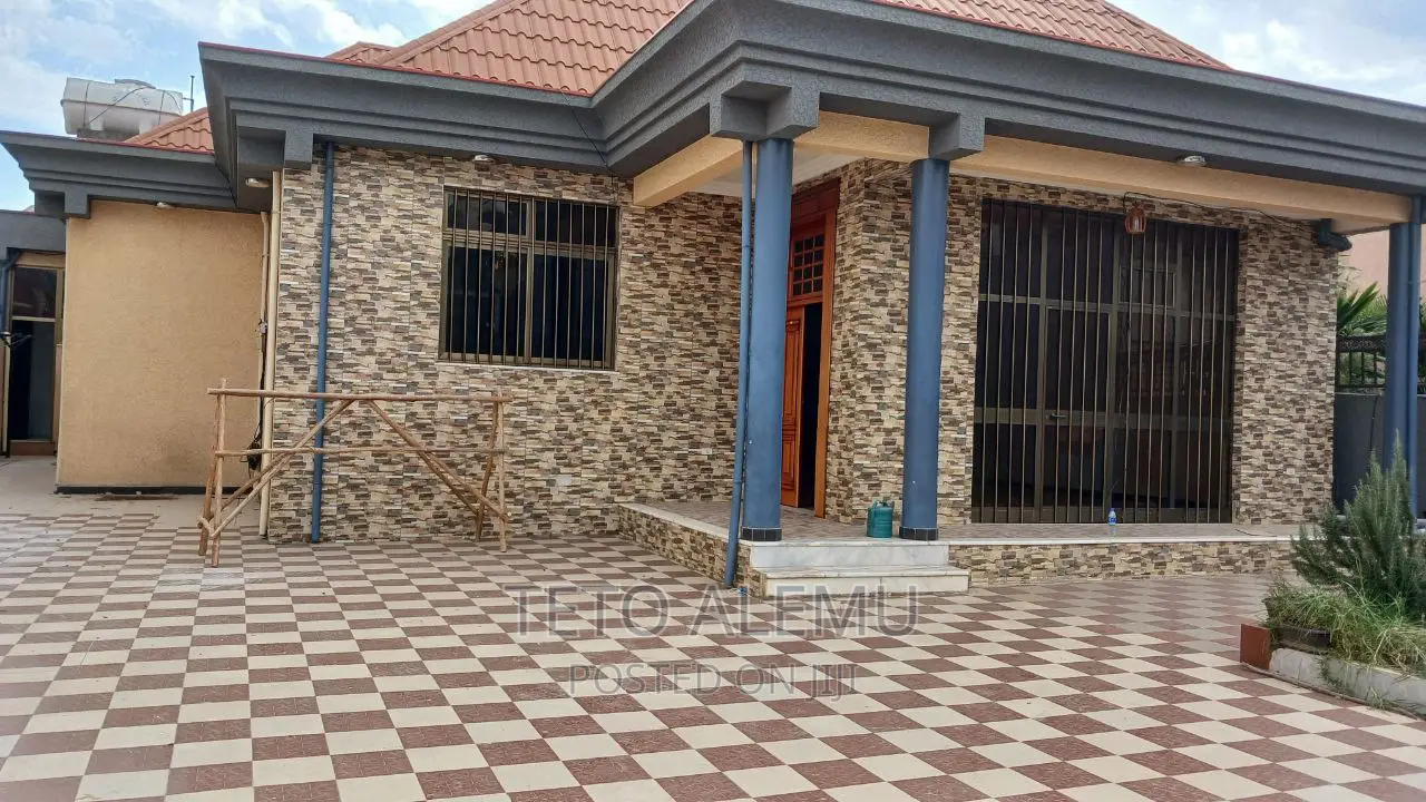 4bdrm Villa in የሚሸጥ ቪላ, Bole for sale