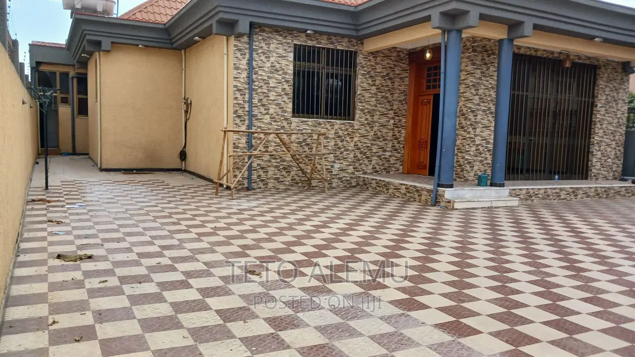 4bdrm Villa in የሚሸጥ ቪላ, Bole for sale