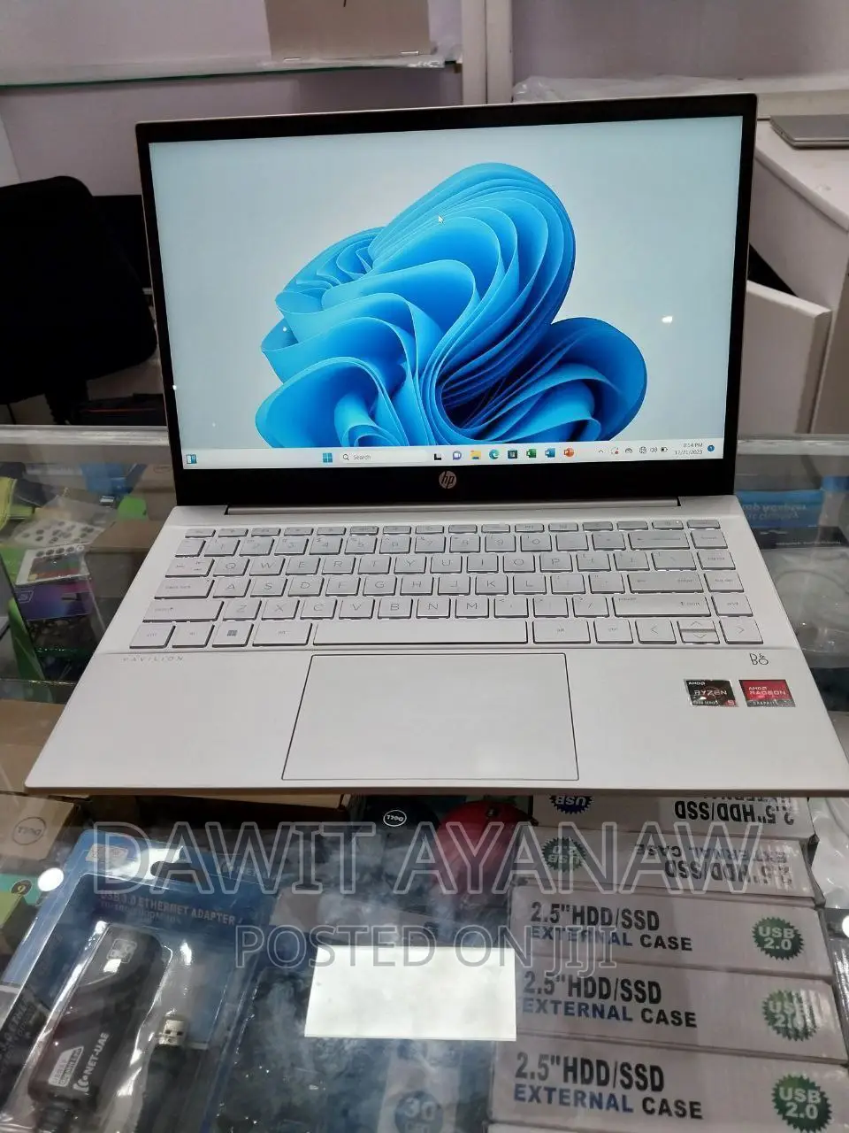 New Laptop HP 8GB AMD Ryzen 5 SSD 1T