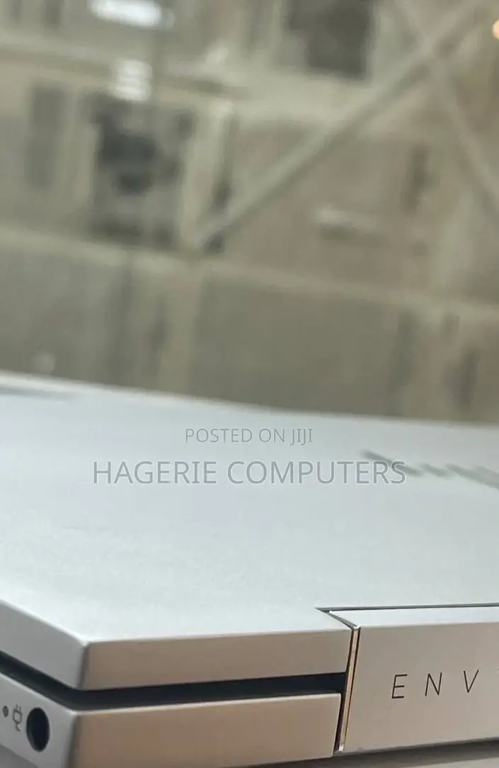 New Laptop HP Envy 15-Ep0xxx 8GB Intel Core I5 SSD 512GB