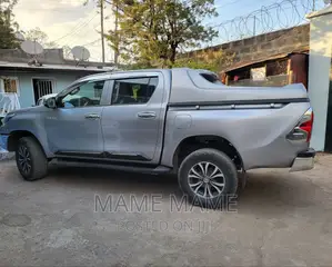 Photo - Toyota Hilux 2017 Silver