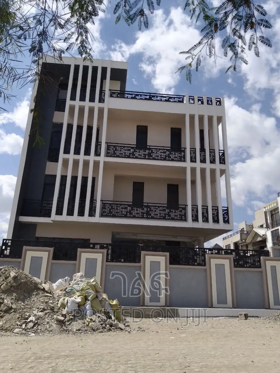 7bdrm House in የግል, Bole for sale