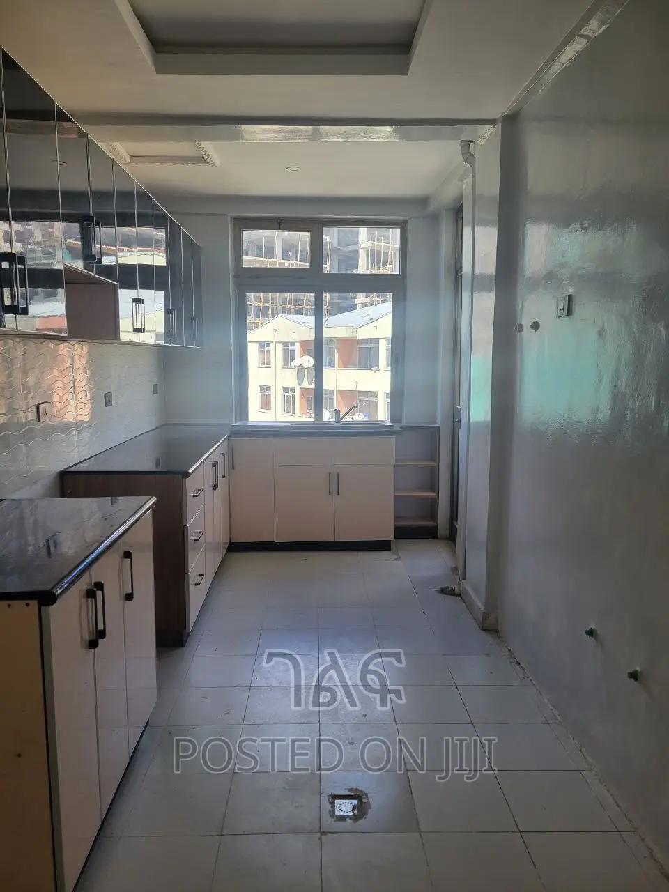 7bdrm House in የግል, Bole for sale