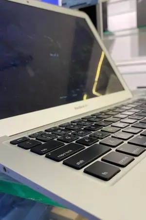 New Laptop Apple MacBook Air 2015 8GB Intel Core i7 SSD 256GB