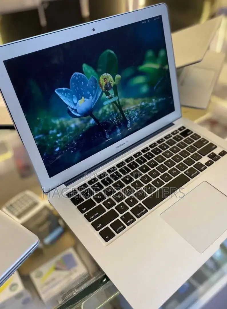 New Laptop Apple MacBook Air 2015 8GB Intel Core i7 SSD 256GB