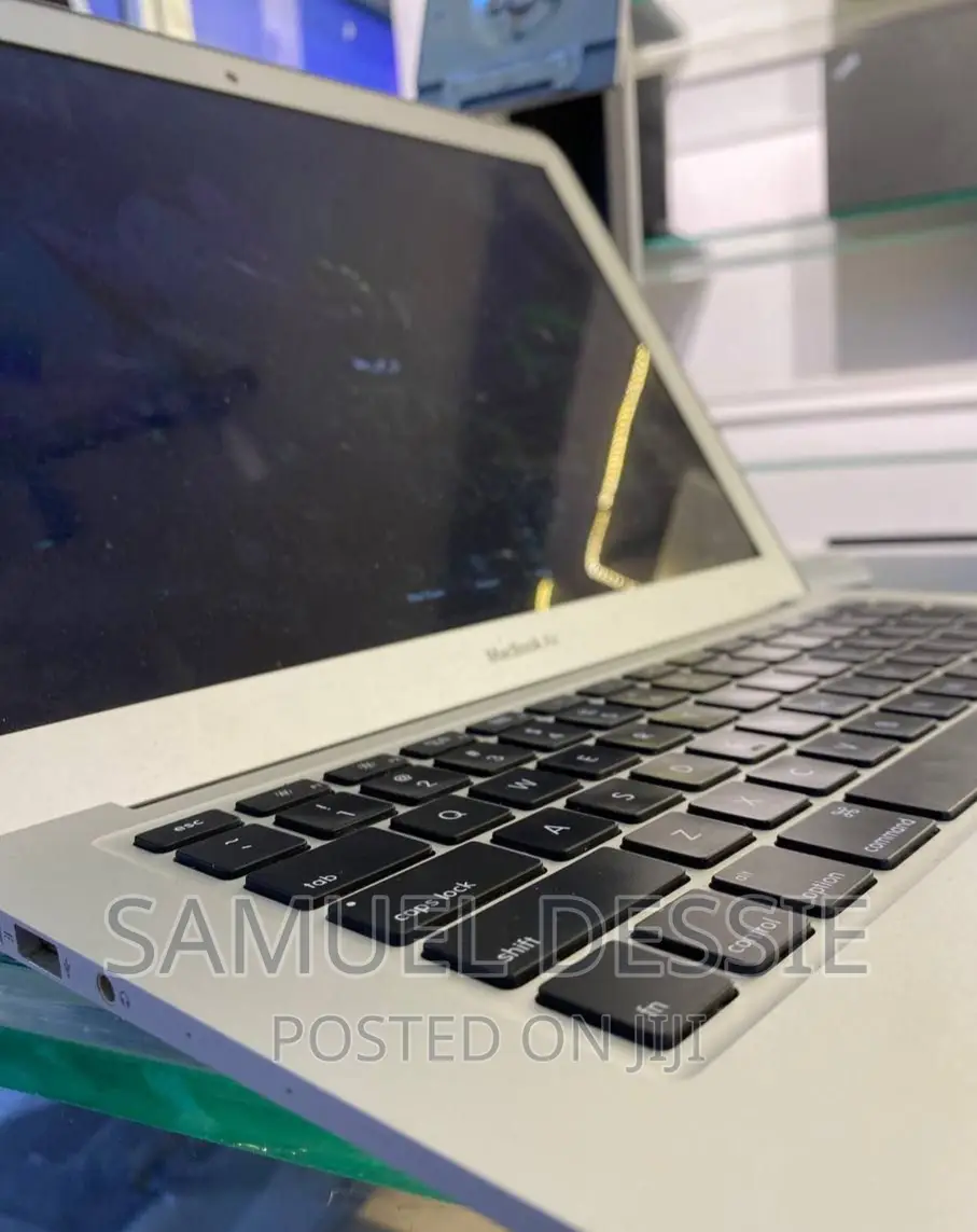 New Laptop Apple MacBook Air 2015 8GB Intel Core I7 SSD 256GB