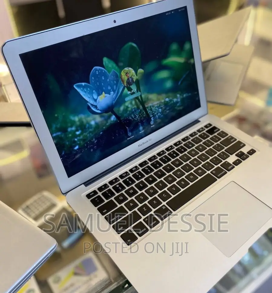 New Laptop Apple MacBook Air 2015 8GB Intel Core I7 SSD 256GB