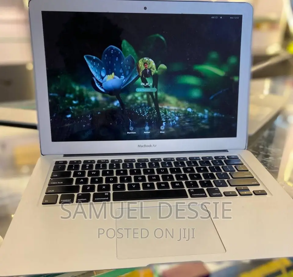 New Laptop Apple MacBook Air 2015 8GB Intel Core I7 SSD 256GB