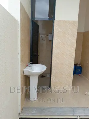 5bdrm Villa in ሳሚት, Bole for rent