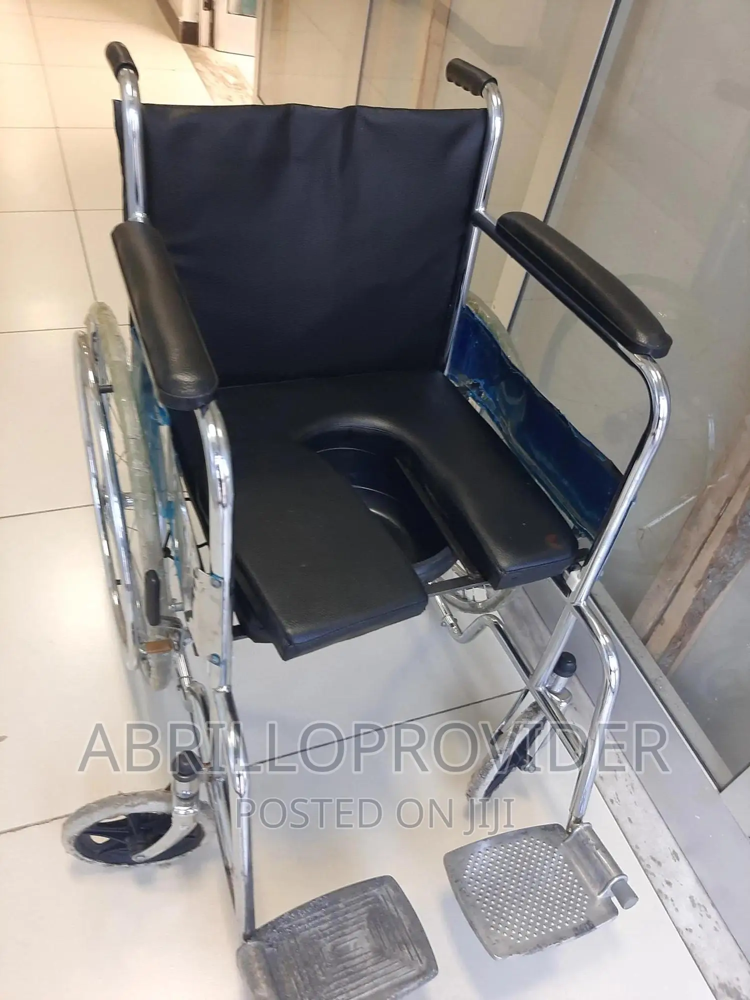አዲስ ይዞታ Commode Wheelchair/Wheelchair/Wheelchair/Wheelchair