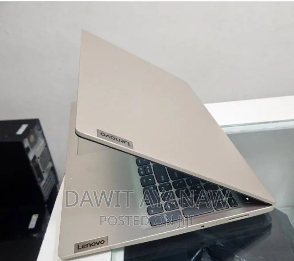 New Laptop Lenovo 8GB Intel Core I3 SSD 256GB