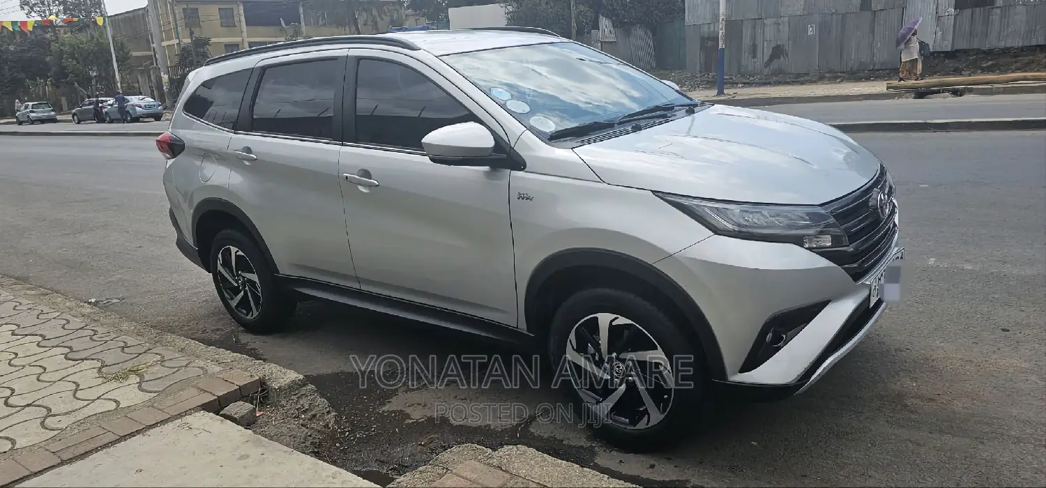 Toyota Rush 2022 Silver