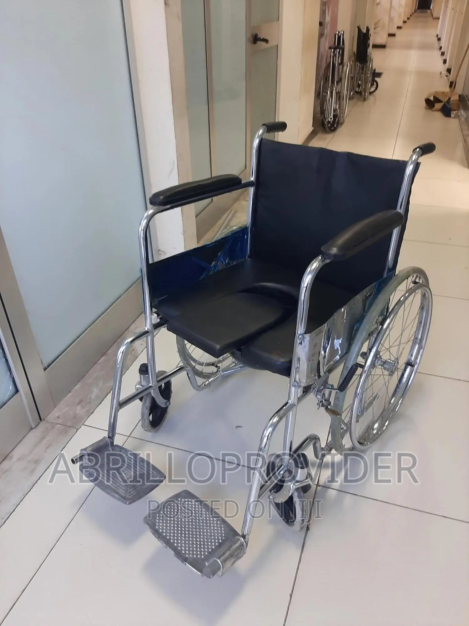 በቅናሽ ዋጋ Toilet Wheelchair\Wheelchair\Wheelchair\Second