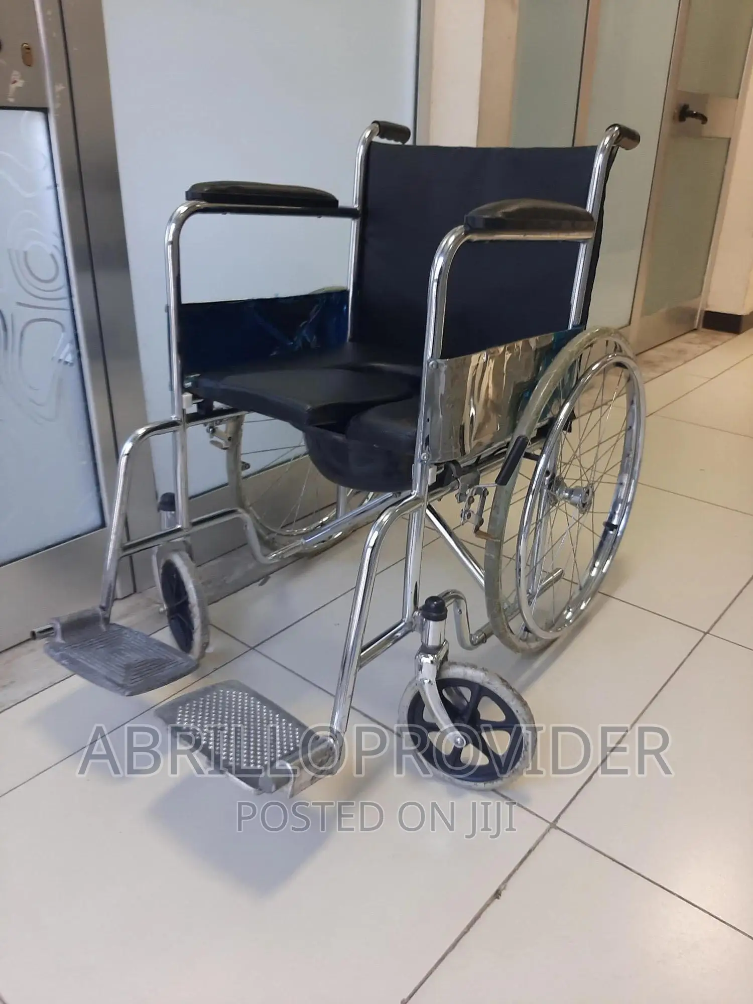 በቅናሽ ዋጋ Toilet Wheelchair\Wheelchair\Wheelchair\Second