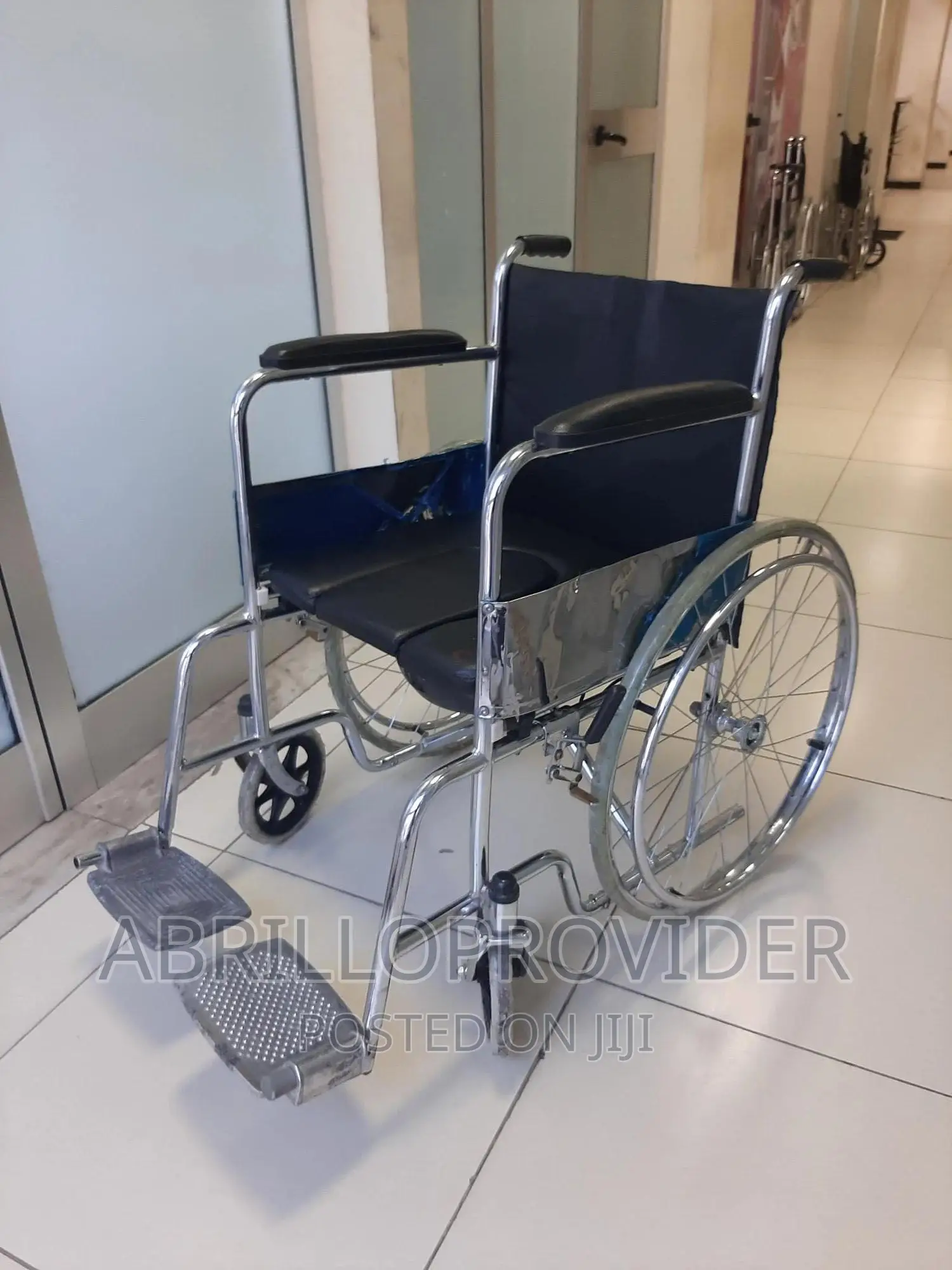 በቅናሽ ዋጋ Toilet Wheelchair\Wheelchair\Wheelchair\Second