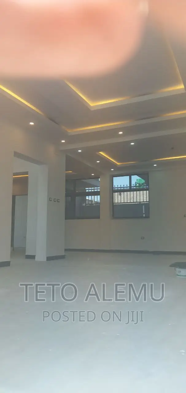 6bdrm House in የሚሸጥ ቤት ሰሚት, Bole for sale