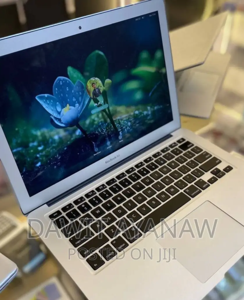 New Laptop Apple MacBook Air 2015 8GB Intel Core I7 SSD 256GB